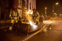 Bankstel in brand gestoken in Huizen