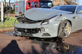 Ferrari totall loss na ongeval in Laren