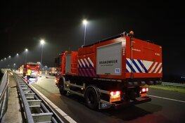 Veel schade aan visaanhanger na brand op snelweg