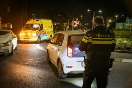 Botsing op rotonde in Hilversum: één gewonde