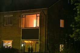 Vier woningen ontruimd bij brand in Hilversum, brandweer heeft brand onder controle