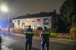 Vier woningen ontruimd bij brand in Hilversum, brandweer heeft brand onder controle
