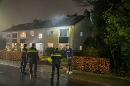 Vier woningen ontruimd bij brand in Hilversum, brandweer heeft brand onder controle