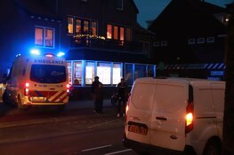 Veel schade aan auto na botsing Naarden