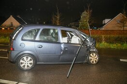 Twee auto's total-loss na botsing Eemnes