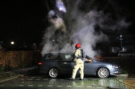 Auto brandt uit op parkeerplaats naast zorgcentrum Bussum