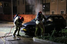Auto brandt uit op parkeerplaats naast zorgcentrum Bussum