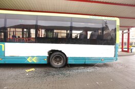 Twee bussen gebotst in Huizen