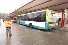 Twee bussen gebotst in Huizen