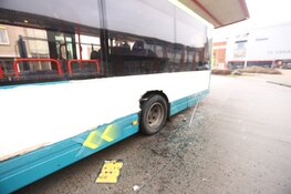 Twee bussen gebotst in Huizen