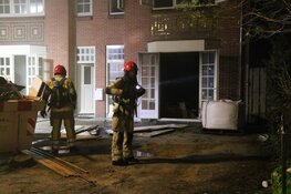 Brandweer blust brand in woning Bussum