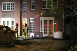 Brandweer blust brand in woning Bussum