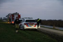 Meisje raakt te water aan Vaartsteeg in Eemnes