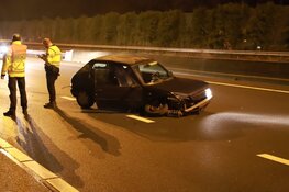 Auto total-loss na botsing op A1 bij Laren