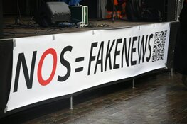 Eerste demonstranten tegen coronamaatregelen in Hilversum gearriveerd