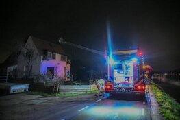 Flinke schoorsteenbrand in Kortenhoef, brandweer schaalt op