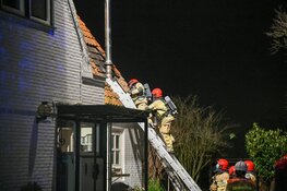 Flinke schoorsteenbrand in Kortenhoef, brandweer schaalt op