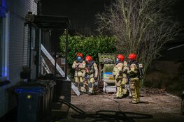 Flinke schoorsteenbrand in Kortenhoef, brandweer schaalt op