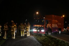 Auto op de kop in de sloot bij eenzijdig ongeval