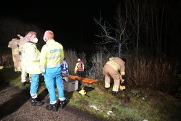 Auto op de kop in de sloot bij eenzijdig ongeval