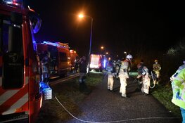 Auto op de kop in de sloot bij eenzijdig ongeval