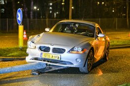 Auto tegen lantaarnpaal gereden in Hilversum