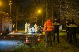 Auto tegen lantaarnpaal gereden in Hilversum
