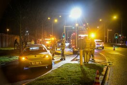 Auto tegen lantaarnpaal gereden in Hilversum