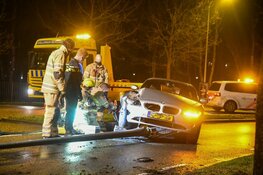 Auto tegen lantaarnpaal gereden in Hilversum