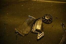 Auto crasht tegen boom in Hilversum, bestuurder op de vlucht