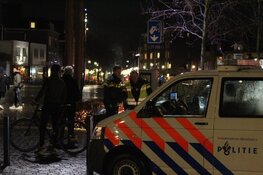 Burgemeester gaat gesprek aan met jongeren in Hilversum. Rust lijkt te zijn weergekeerd