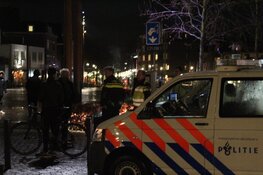 Burgemeester gaat gesprek aan met jongeren in Hilversum. Rust lijkt te zijn weergekeerd