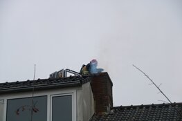 Brand op zolder van woning in Naarden