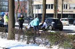 Bromfietser gewond door gladheid in Huizen