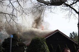Grote brand op grens Laren-Eemnes