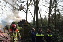Grote brand op grens Laren-Eemnes