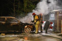 Auto door brand verwoest in Hilversum
