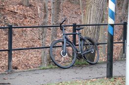 Fietser gewond na botsing in Naarden