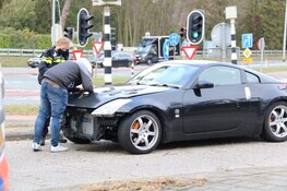 Drie auto's betrokken bij botsing Huizen