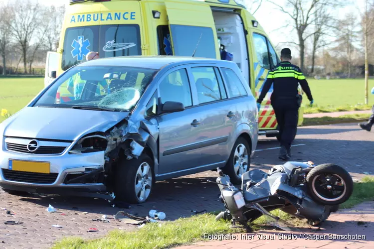 Twee gewonden bij botsing in Naarden