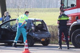 Vrachtwagen knalt achterop auto in Blaricum
