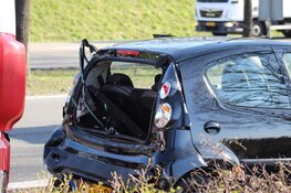 Vrachtwagen knalt achterop auto in Blaricum