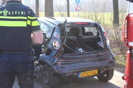Vrachtwagen knalt achterop auto in Blaricum