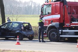 Vrachtwagen knalt achterop auto in Blaricum