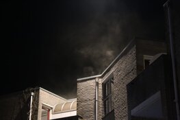 Brand in portiekwoning in Huizen