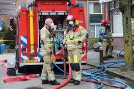 Brandweer blust brand in vloer in Weesp