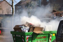 Bouwcontainer in brand in Huizen