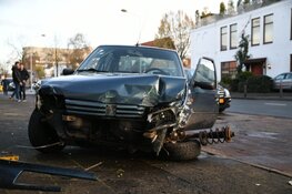 Automobilist zorgt voor ravage in Hilversum en slaat op de vlucht