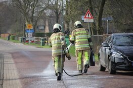 Brandweer heeft handenvol aan vervuild wegdek in Eemnes