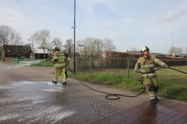 Brandweer heeft handenvol aan vervuild wegdek in Eemnes